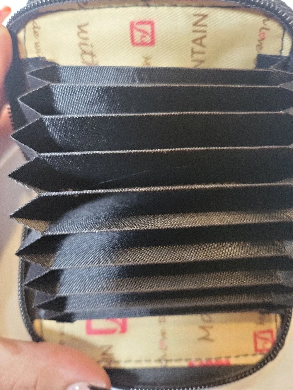 Stone Mountain Hearts Desire Bonded Black Leather  Wallet Card Holder